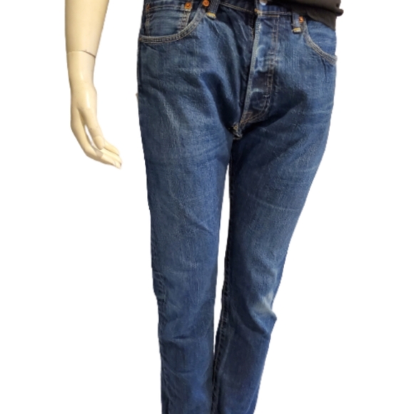 Levis 501's in a dark wash. 32W - Picture 3 of 11